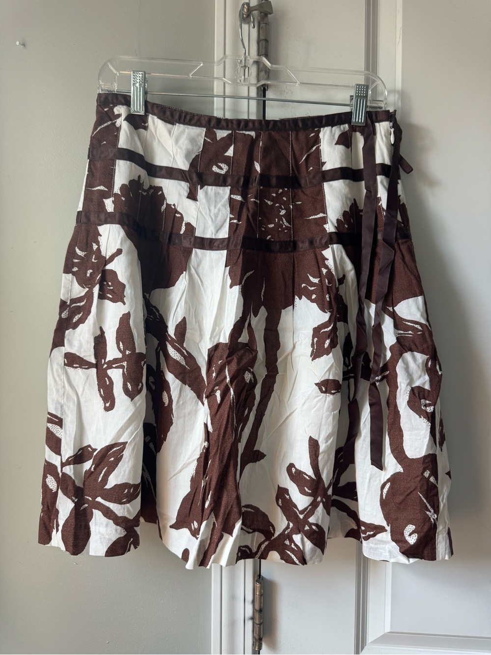 Gap white and brown pleated a line skirt Y2K style size 6 knee length